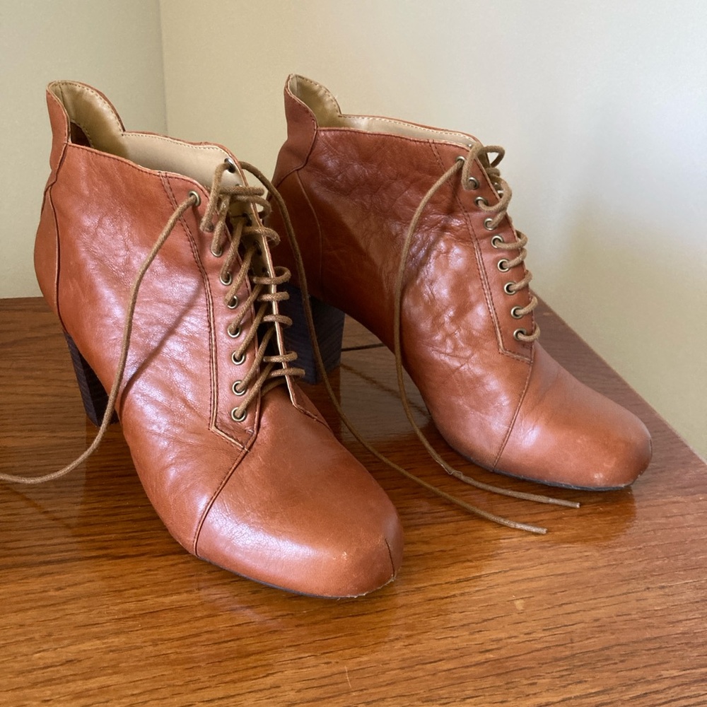 Nine West Lace Up Leather Booties, size 7